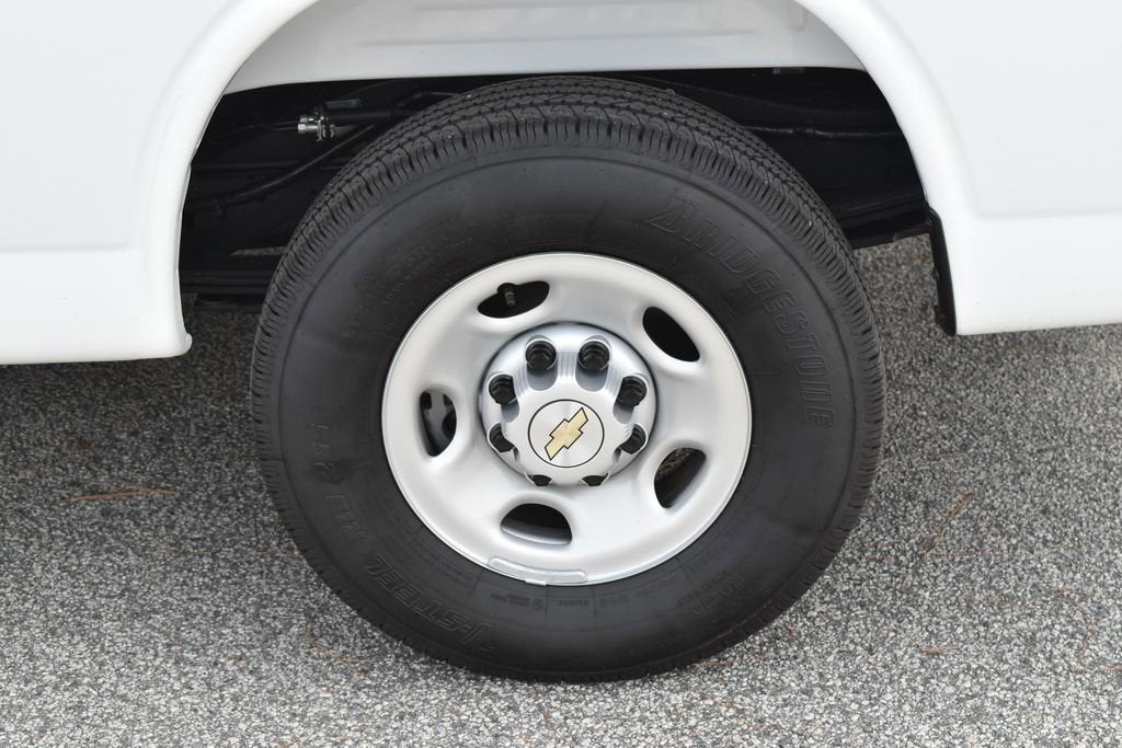 2025 Chevrolet Express Cargo WT