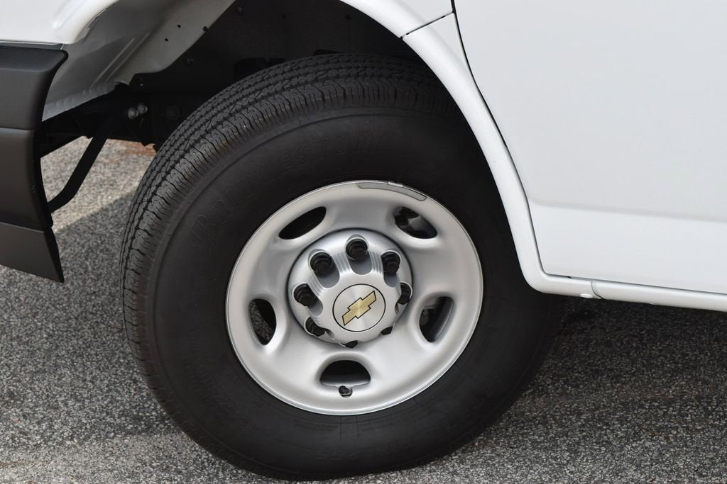 2025 Chevrolet Express Cargo WT