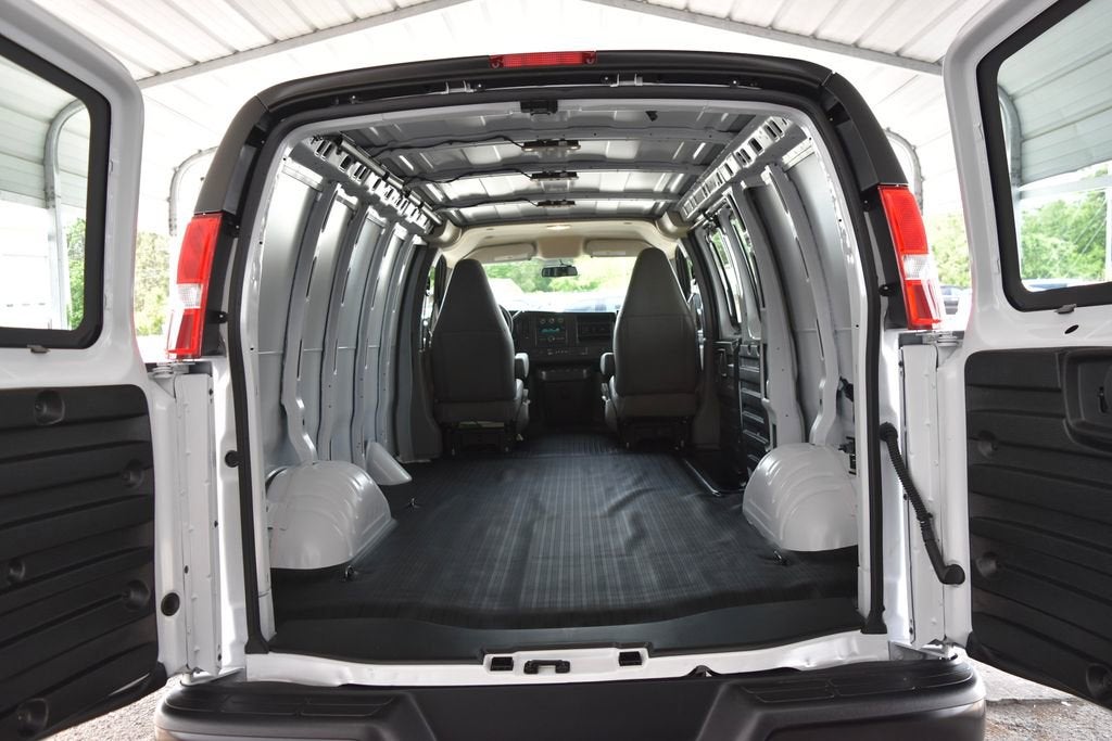 2025 Chevrolet Express Cargo WT